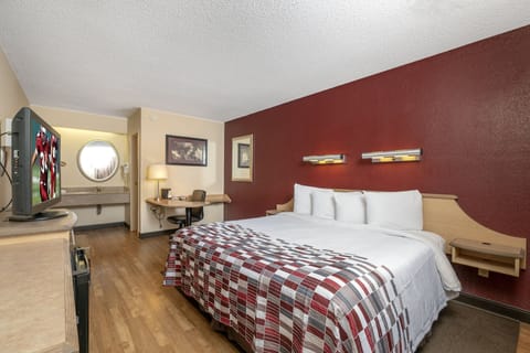 Superior Room, 1 King Bed (Smoke Free) | 1 bedroom, desk, blackout drapes, iron/ironing board