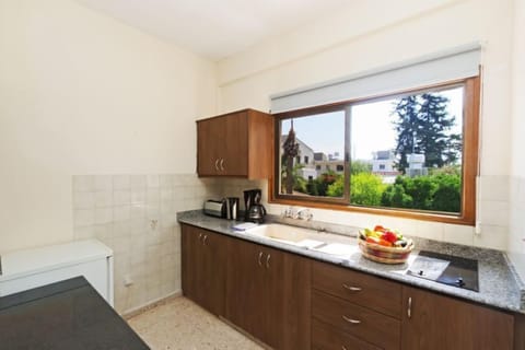 Studio | Private kitchenette | Full-size fridge, electric kettle, cookware/dishes/utensils