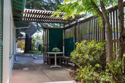 Room, 1 Queen Bed, Kitchenette, Garden View (The Bonnie Inn Unit 6) | View from room
