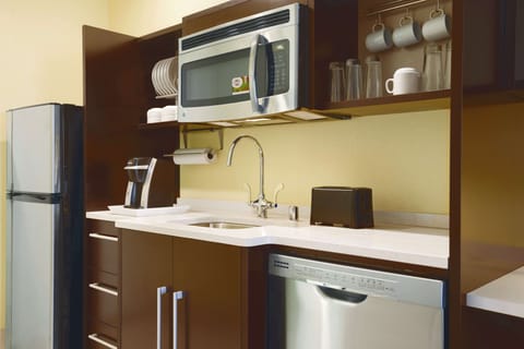 Fridge, microwave, dishwasher, coffee/tea maker