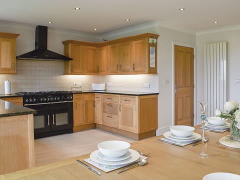 Kitchen/diner | Llwyn Ysgaw, Cemaes
