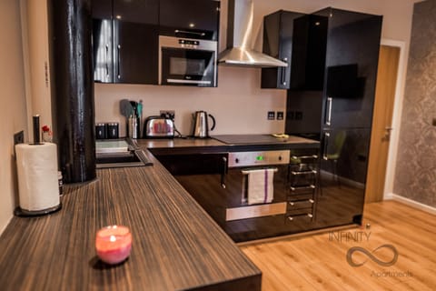 Business Apartment, 1 Bedroom, City View | Private kitchen | Full-size fridge, microwave, oven, stovetop