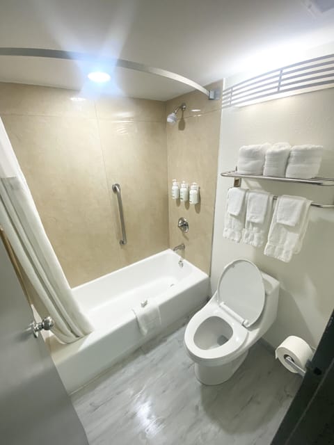 Room, 2 Queen Beds, Non Smoking (Exterior Entrance) | Bathroom | Eco-friendly toiletries, hair dryer, towels