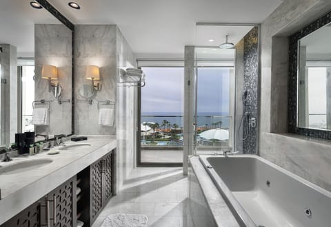 Palazzo Suite Sea View | Bathroom | Shower, designer toiletries, hair dryer, bathrobes