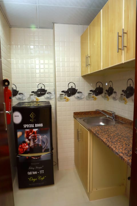 Superior Studio | Private kitchen | Fridge, cookware/dishes/utensils