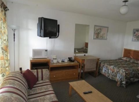 Iron/ironing board, rollaway beds, free WiFi, bed sheets