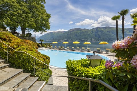 Outdoor pool, pool umbrellas, sun loungers