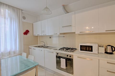 Apartment, 1 Bedroom, Terrace (Calle Lunga Santa Maria Formosa) | Private kitchen | Fridge, microwave, oven, stovetop