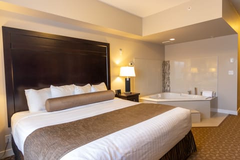 Romantic Room | Premium bedding, pillowtop beds, desk, soundproofing