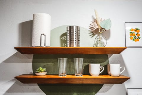 Kitchenette cups and mugs