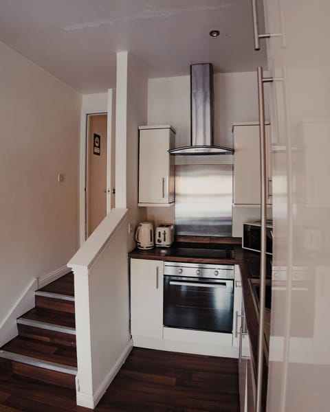 Design Apartment, 2 Bedrooms, Non Smoking | Private kitchen | Full-size fridge, microwave, oven, coffee/tea maker