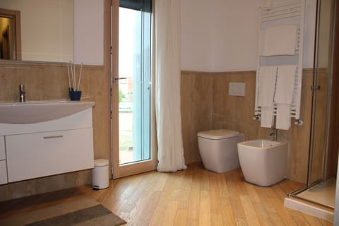 Family Apartment, 2 Bedrooms | Bathroom | Shower, rainfall showerhead, designer toiletries, hair dryer