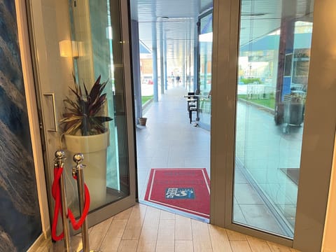 40-cm Smart TV with satellite channels, TV, printers