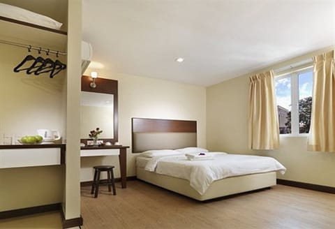 Superior Double Room | In-room safe, desk, iron/ironing board, free WiFi