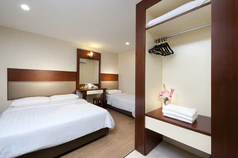 Family Triple Room | In-room safe, desk, iron/ironing board, free WiFi