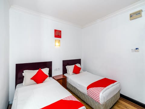 Standard Twin Room | Desk, free WiFi, bed sheets