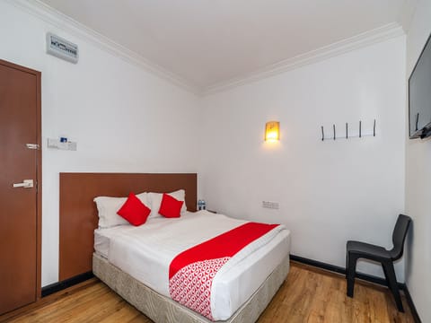 Standard Double Room | Desk, free WiFi, bed sheets