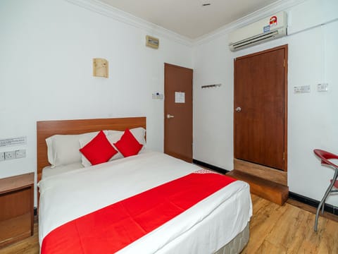 Deluxe Double Room | Desk, free WiFi, bed sheets