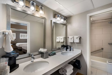 Suite, Multiple Beds, Non Smoking (with Single Sofabed) | Bathroom | Hair dryer, towels