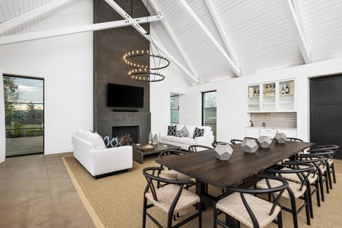 Welcome to Deux Vert! Please enjoy our spacious one of kind luxury rental in the heart of Oregon wine country.