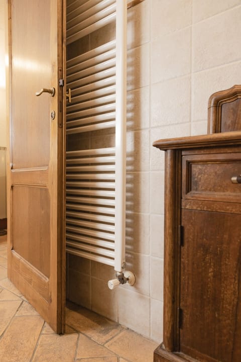 Villa, 2 Bedrooms, 2 Bathrooms | Bathroom | Rainfall showerhead, towels