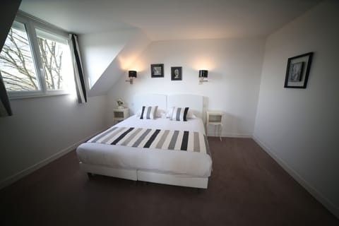 Premium bedding, down comforters, individually decorated, desk