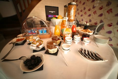 Daily buffet breakfast for a fee