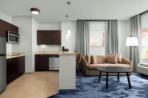 Suite, 1 Bedroom, Kitchen | Desk, blackout drapes, iron/ironing board, free cribs/infant beds