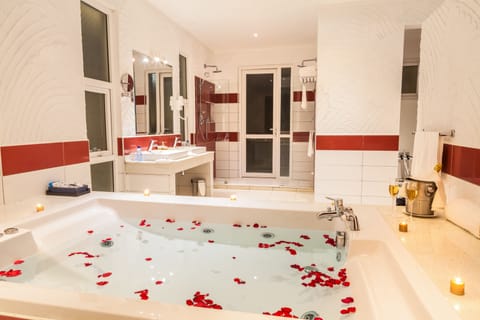 Luxury Villa, 3 Bedrooms, Pool View | Bathroom | Bidet, towels