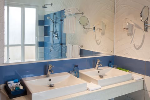 Luxury Villa, 2 Bedrooms, Pool View | Bathroom | Bidet, towels