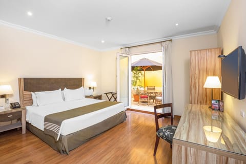 Superior Room, 1 King Bed, Terrace | Minibar, in-room safe, desk, free WiFi