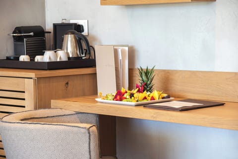 Luxury Bungalow, Sea View (Suite) | In-room dining