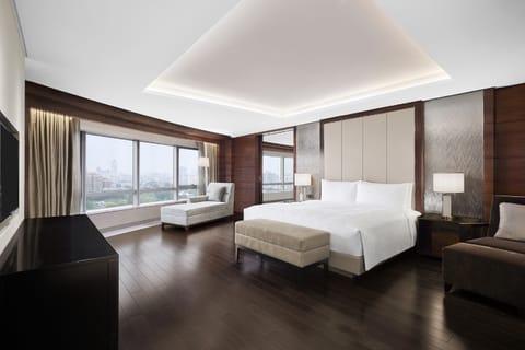 JW Suite Room | 1 bedroom, premium bedding, minibar, in-room safe
