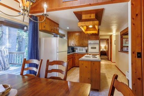 Dining room and fully equipped kitchen.