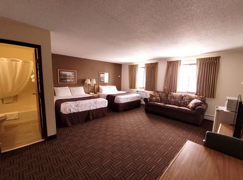 Deluxe Room | Down comforters, pillowtop beds, laptop workspace, iron/ironing board