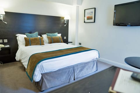 Standard Double Room | In-room safe, desk, iron/ironing board, free cribs/infant beds
