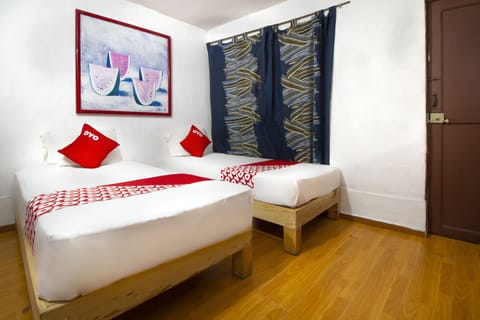 Standard Room (Two Single Beds) | Iron/ironing board, free WiFi