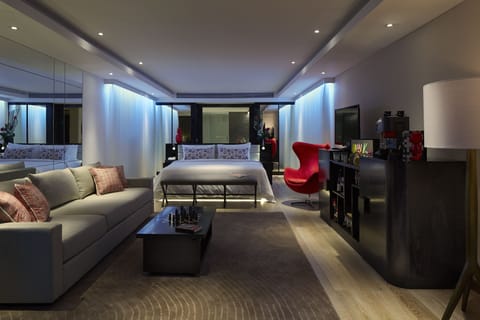2 bedrooms, premium bedding, minibar, in-room safe