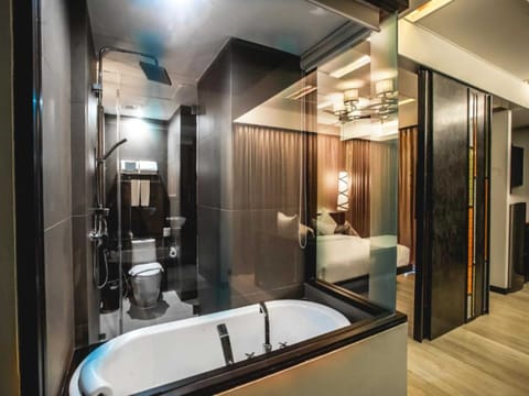 Grand Deluxe Room | Bathroom | Separate tub and shower, deep soaking tub, rainfall showerhead