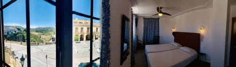 Standard Double Room, Balcony (Plaza de España ) | Desk, free WiFi