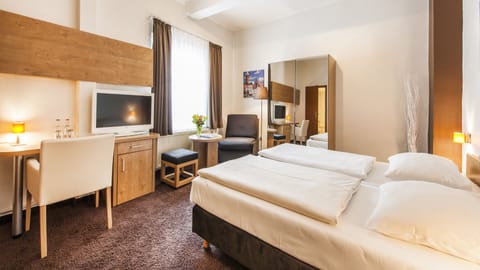 Hypo-allergenic bedding, minibar, in-room safe, desk