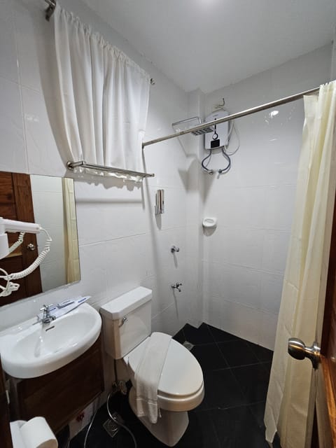 Superior Room, 1 Queen Bed, Hill View | Bathroom | Shower, rainfall showerhead, free toiletries, hair dryer
