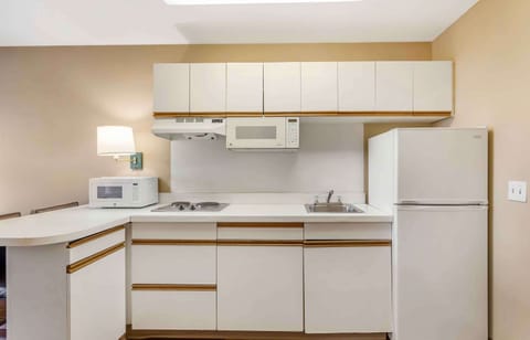 Studio, 2 Queen Beds, Non Smoking | Private kitchen | Fridge, microwave, stovetop