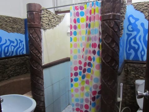 Family Quadruple Room | Bathroom | Shower, towels