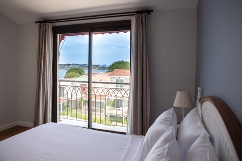 Deluxe Suite, Sea View | Balcony view