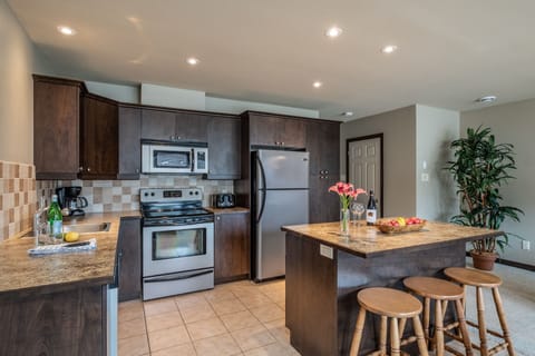 Borealis 235, 3 Bedroom Townhome | Private kitchen | Fridge, microwave, oven, stovetop