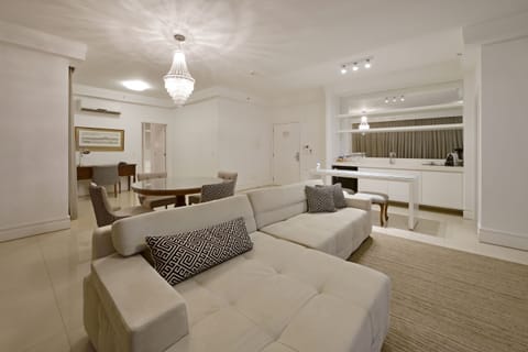 Suíte Mont Blanc Premium | Living room | LED TV