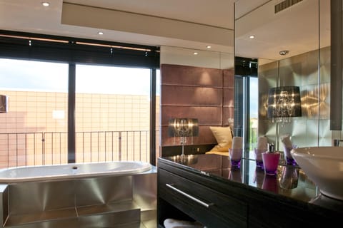 Junior Suite | Premium bedding, minibar, in-room safe, desk