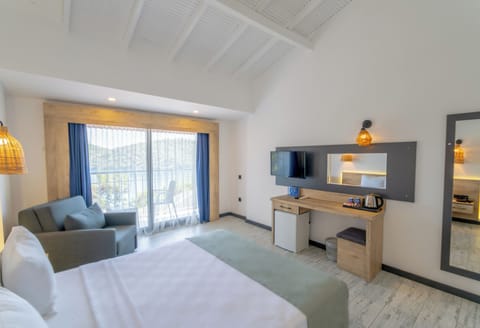 Standard Double Room, 1 Bedroom, Sea View | Premium bedding, minibar, free WiFi, bed sheets