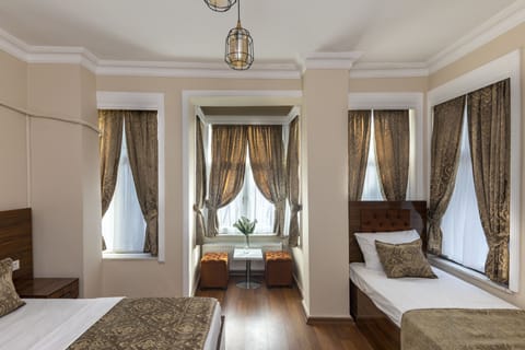 Traditional Room | Hypo-allergenic bedding, free cribs/infant beds, free WiFi, bed sheets